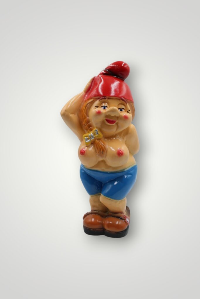 FATĂ NUDĂ