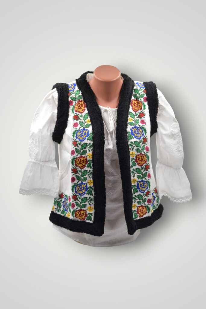 VESTA TRADITIONALA PENTRU FEMEI