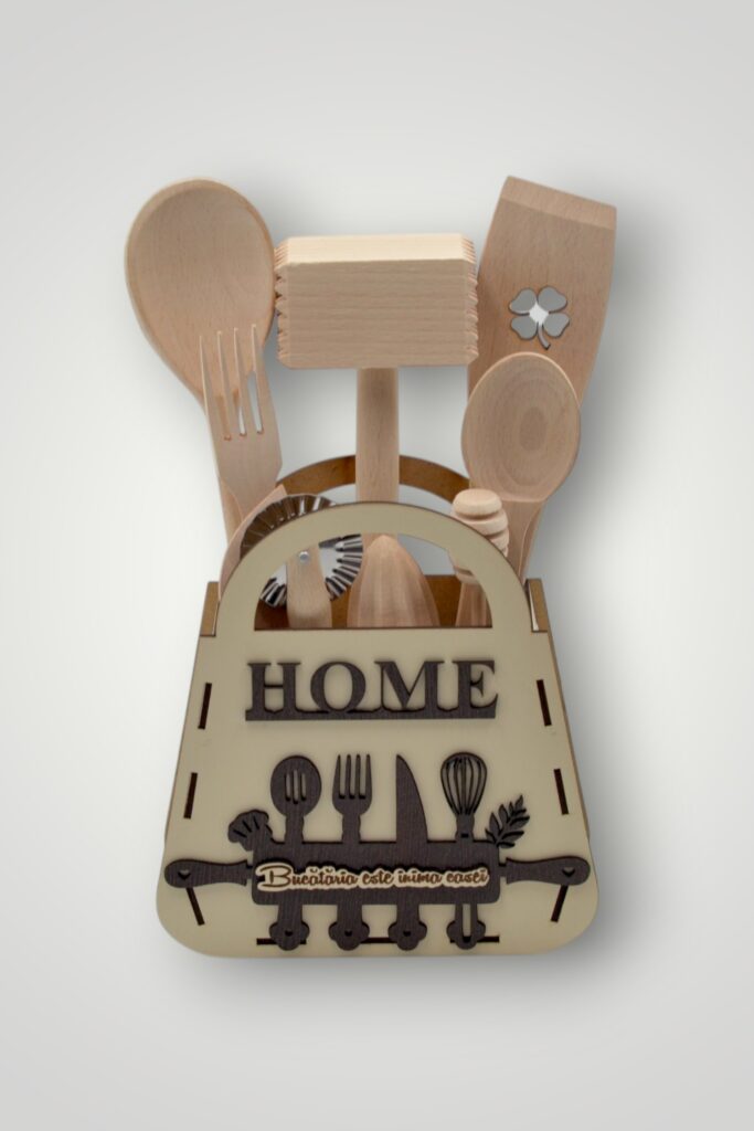 SET BUCATARIE CU 9 PIESE