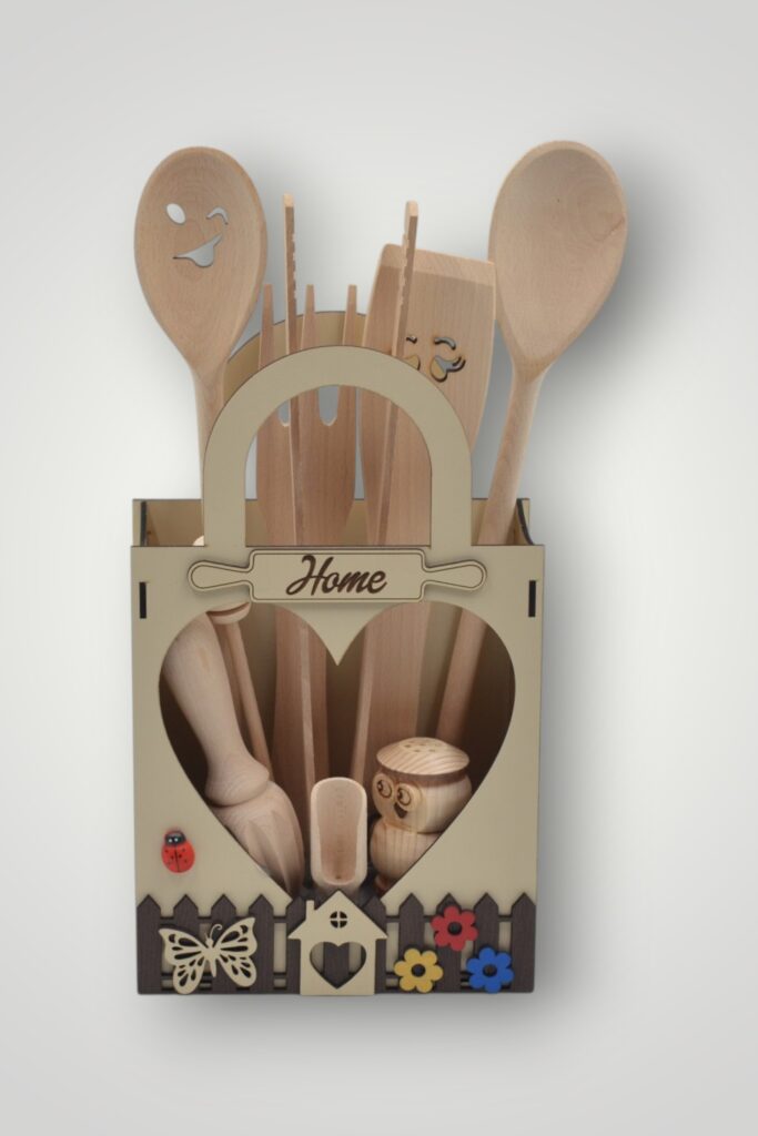SET BUCATARIE CU 9 PIESE